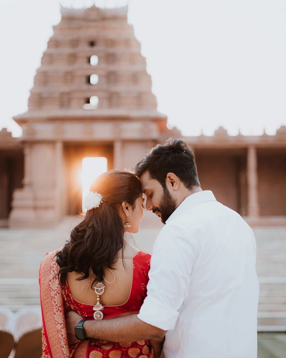 Karu Studio photograph of a couple in warm courtyard light